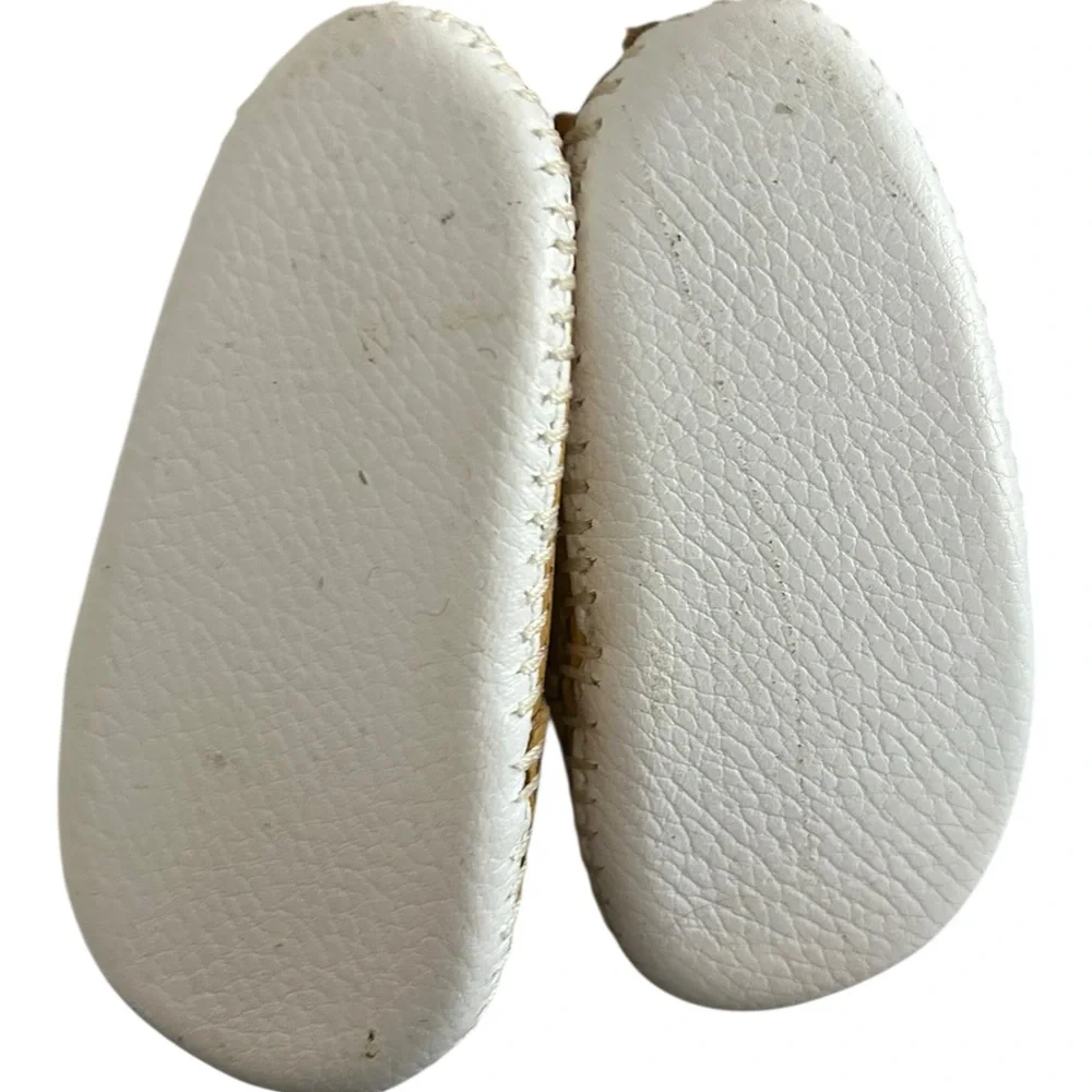 Kids minnetonka Leather Moccasins - size 3 toddler